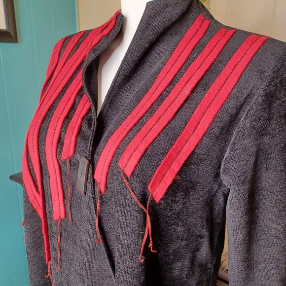 A La Mode by XIAO Women's Artsy Wooden Button Crop Blazer Black Red - Picture 6 of 8